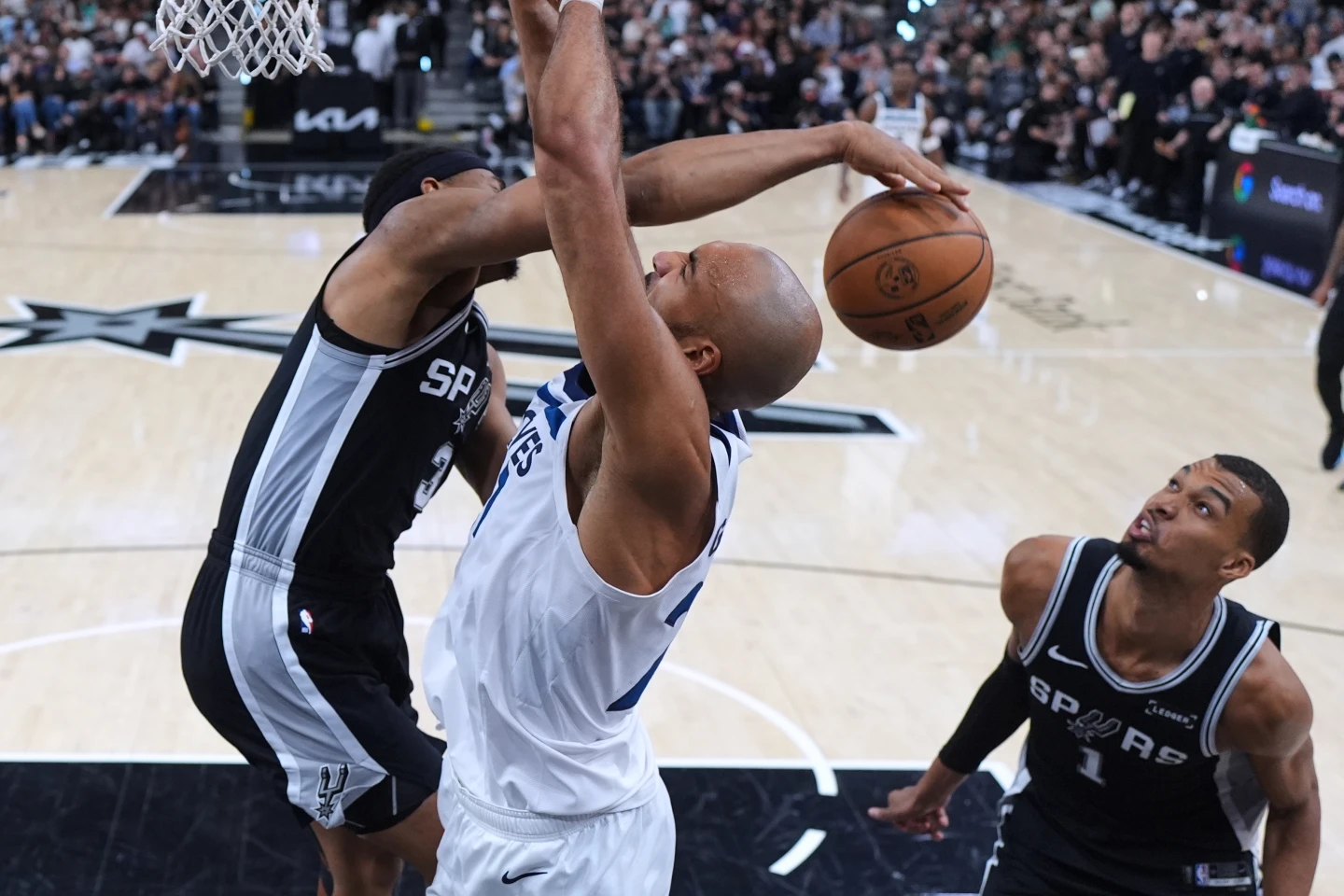 Inicio de la NBA: La segunda ronda continúa el viernes con los partidos Pistons-Cavaliers y Spurs-Timberwolves.