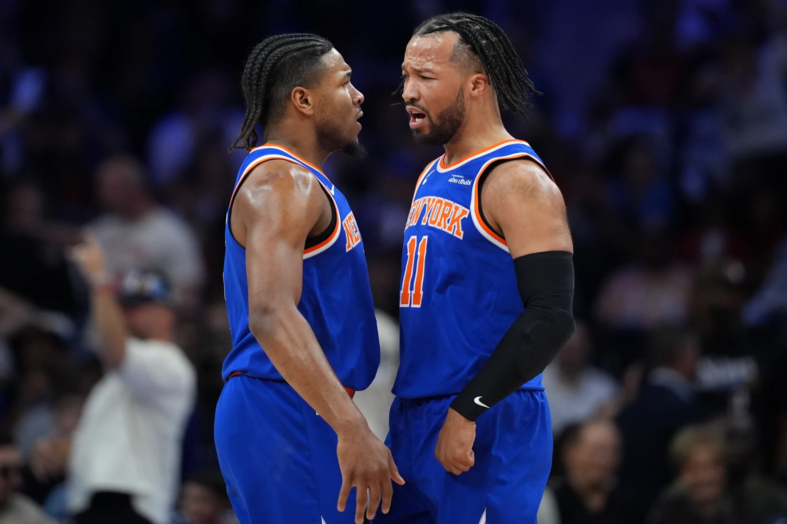 Los Knicks aplastan a los 76ers 144-114 gracias a una lluvia de triples en el cuarto partido y regresan a las finales del Este por segundo año consecutivo.