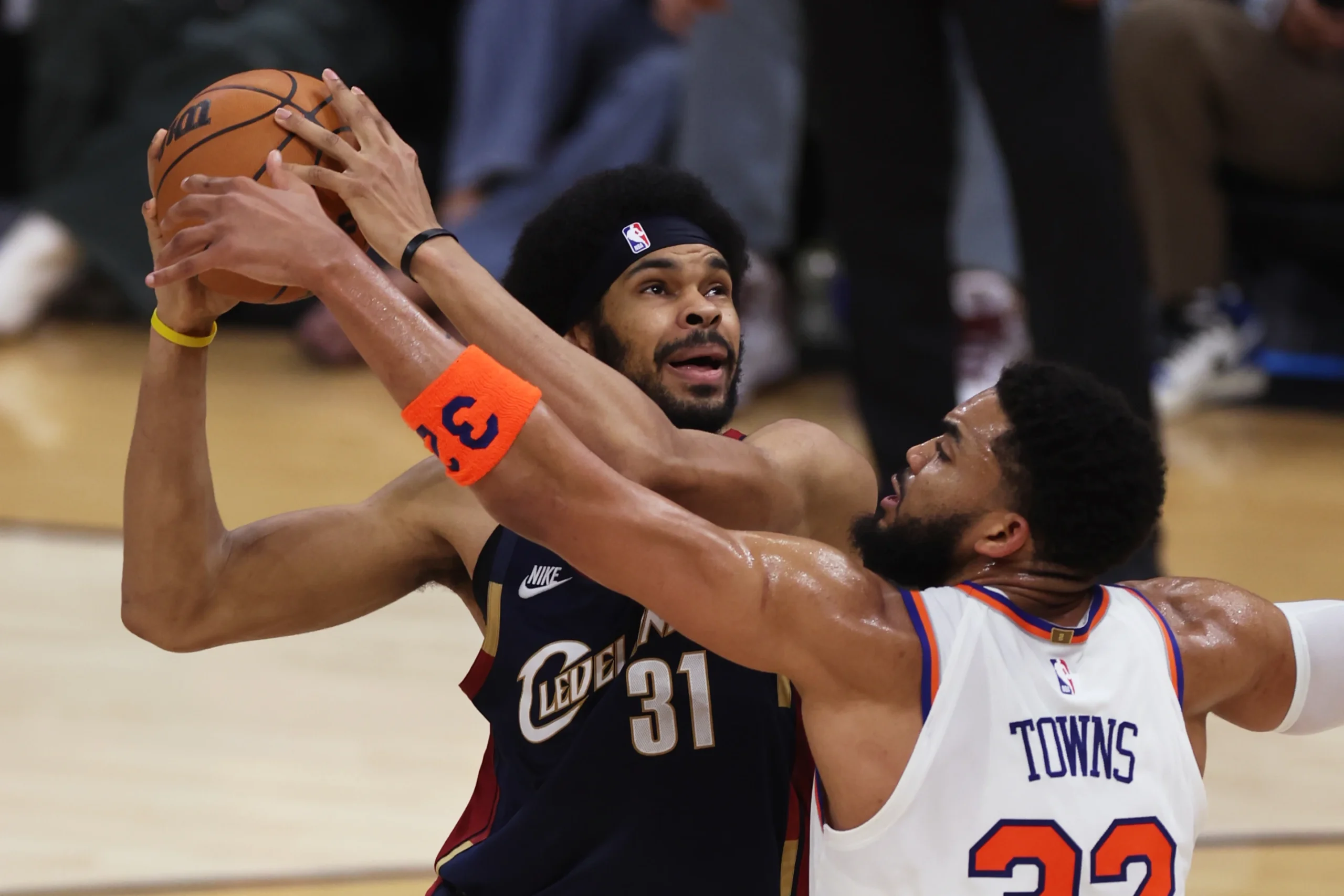 Los Knicks se colocan a una victoria de las Finales de la NBA tras derrotar a los Cavaliers por 121-108.