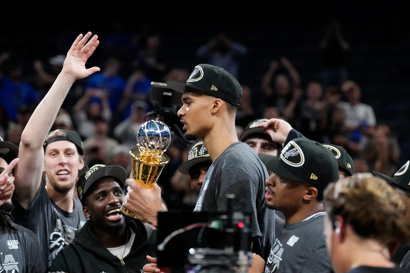 Wembanyama gana el premio al Jugador Más Valioso de las finales del Oeste y mira hacia el enfrentamiento de las Finales de la NBA. Wembanyama gana el premio al Jugador Más Valioso de las finales del Oeste y mira hacia el enfrentamiento de las Finales de la NBA.