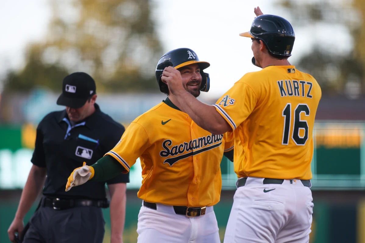 Los Athletics conectaron 3 jonrones para vencer a los Yankees 6-4 y romper una racha de 4 derrotas consecutivas.