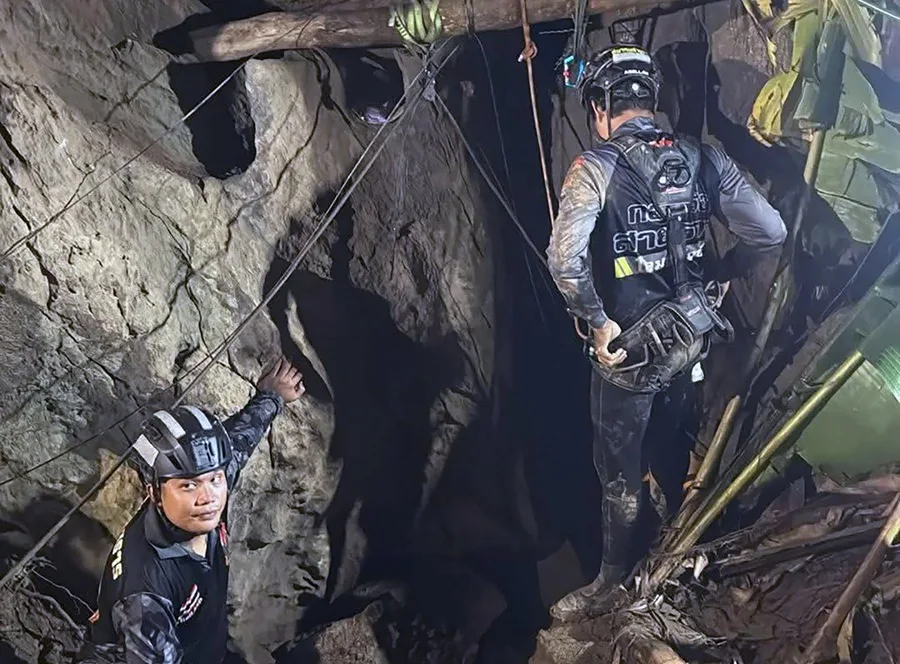 Rescatan a cinco mineros atrapados en una cueva de Laos Rescatan a cinco mineros atrapados en una cueva de Laos