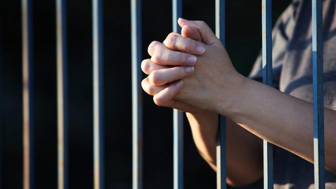 Prisión para dos mujeres vinculadas a muerte de hombre en SDN
