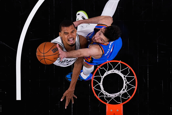 Wembanyama vuelve a responder al llamado, los Spurs vencen al Thunder y empatan la final del Oeste a 2-2.
