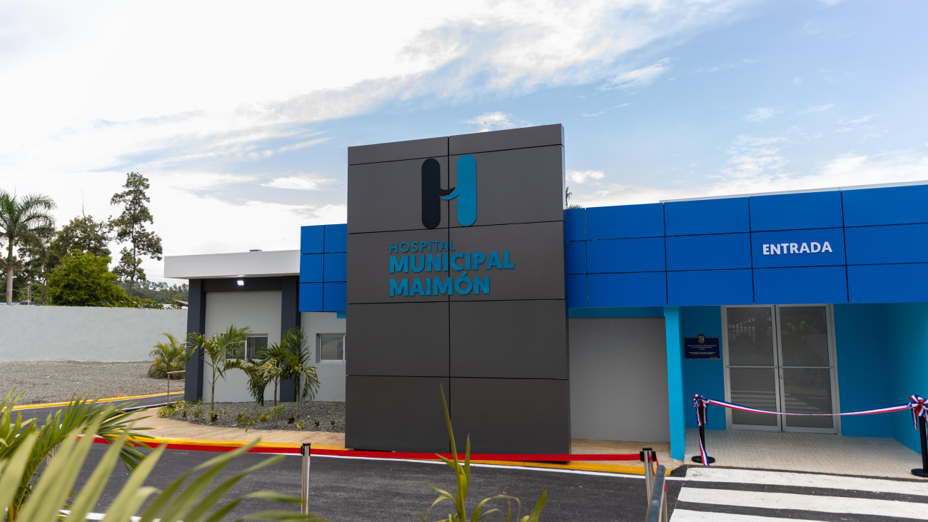 Presidente Abinader entrega el Hospital Municipal de Maimón remozado, ampliado y equipado con nueva área de Emergencia, junto con el Centro de Primer Nivel