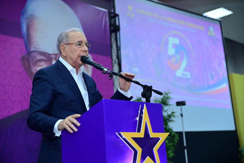 Danilo Medina carga contra la reforma fiscal y afirma que “encarece aún más la vida de la gente” Danilo Medina carga contra la reforma fiscal y afirma que “encarece aún más la vida de la gente”