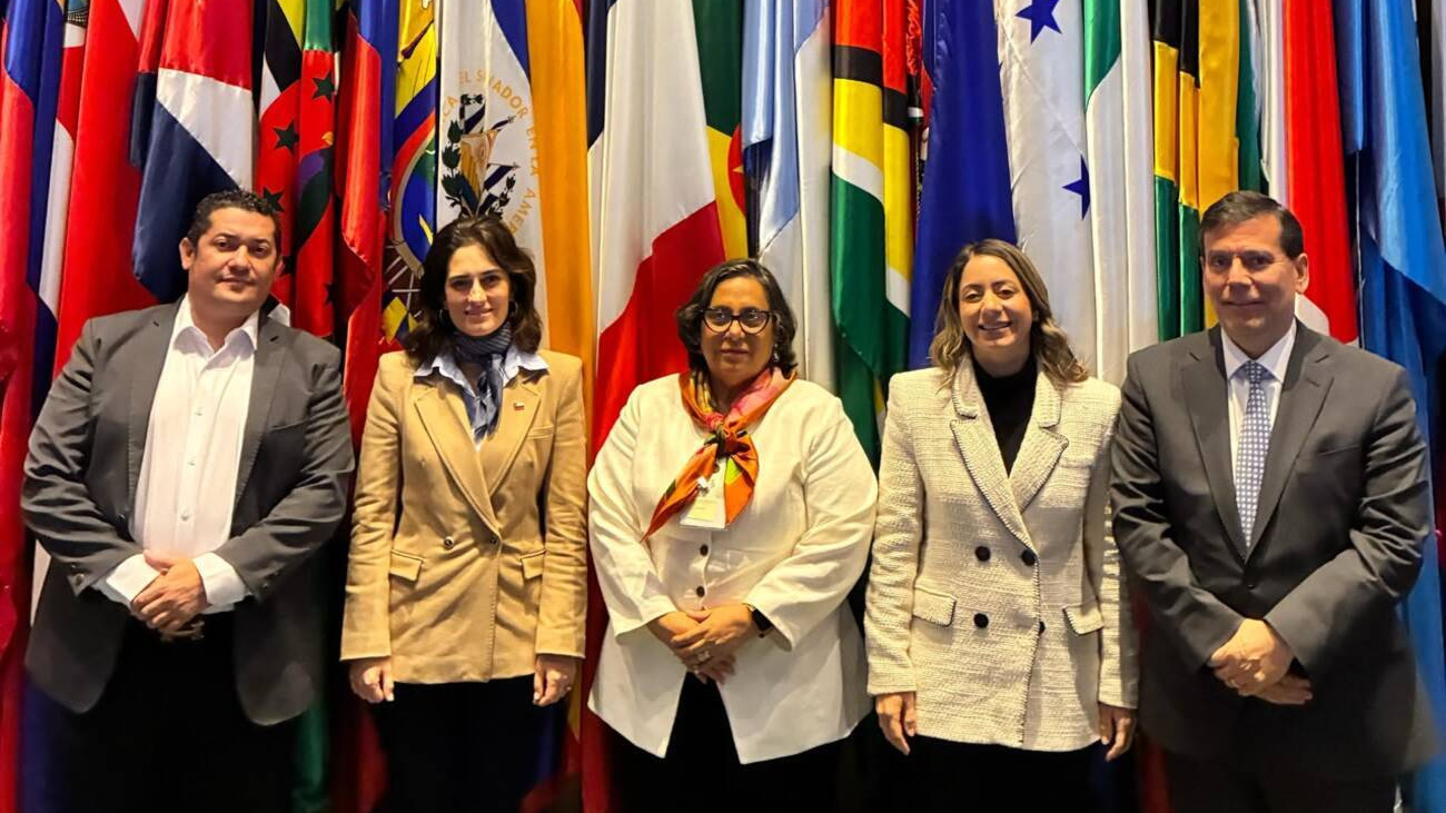 Ministra Gloria Reyes fortalece la cooperación social y de género durante agenda oficial en Chile