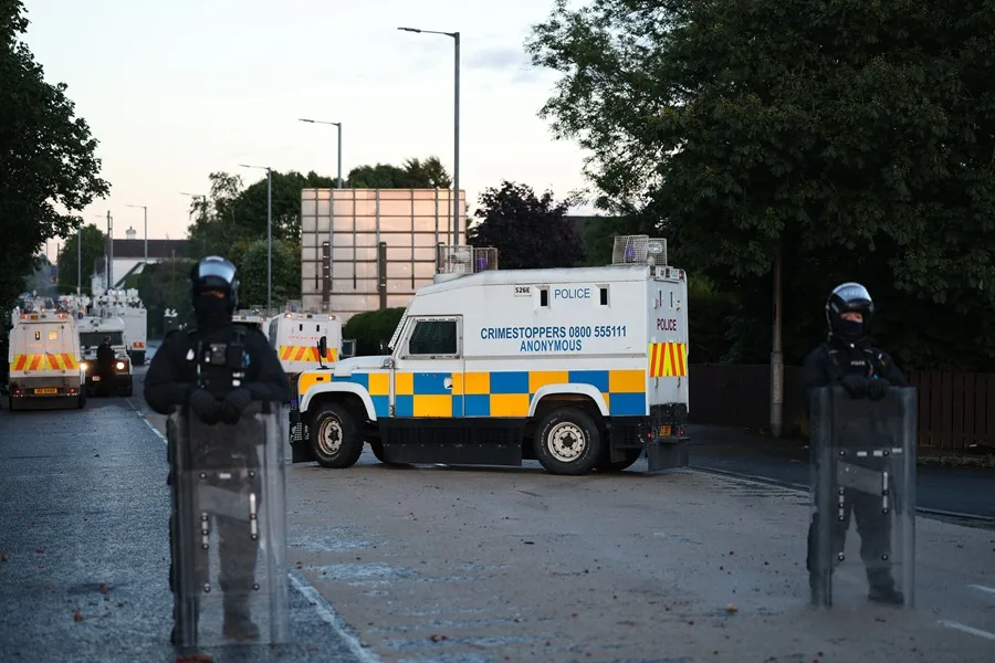 El hombre apuñalado en Belfast está mejorando y podría salir del coma antes del sábado