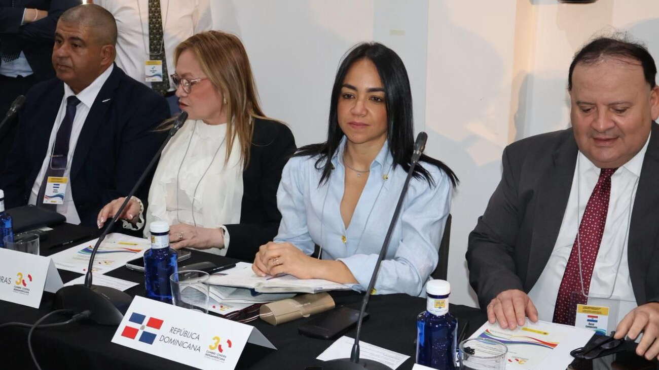 Ministra Faride Raful llama a reforzar la corresponsabilidad internacional y la cooperación en seguridad para afrontar los desafíos migratorios Ministra Faride Raful llama a reforzar la corresponsabilidad internacional y la cooperación en seguridad para afrontar los desafíos migratorios