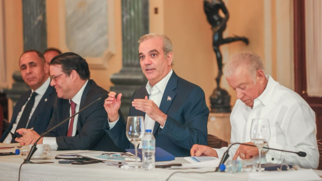 Presidente Abinader afirma que la cooperación entre el Gobierno y sectores productivos fortalece la estabilidad y protege a la población de efectos externos Presidente Abinader afirma que la cooperación entre el Gobierno y sectores productivos fortalece la estabilidad y protege a la población de efectos externos