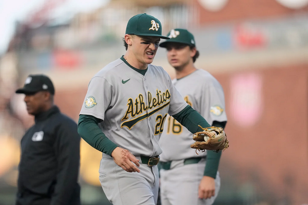 Zack Gelof, de los Athletics, pierde su racha de 24 partidos consecutivos bateando después de recibir un golpe en la mano derecha