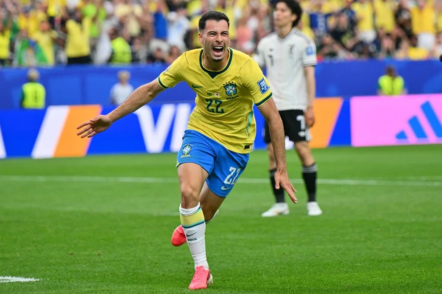 Martinelli rescata a Brasil ante Japón y clasifica a la Canarinha a octavos