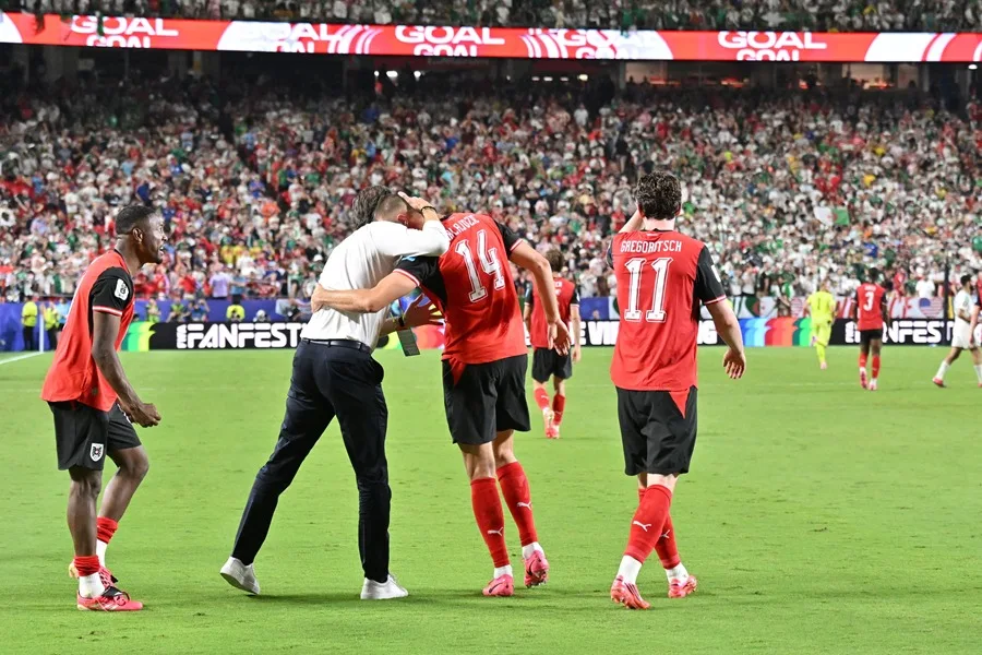 Austria se cita con España tras empatar 3-3 con Argelia, que también llega a dieciseisavos