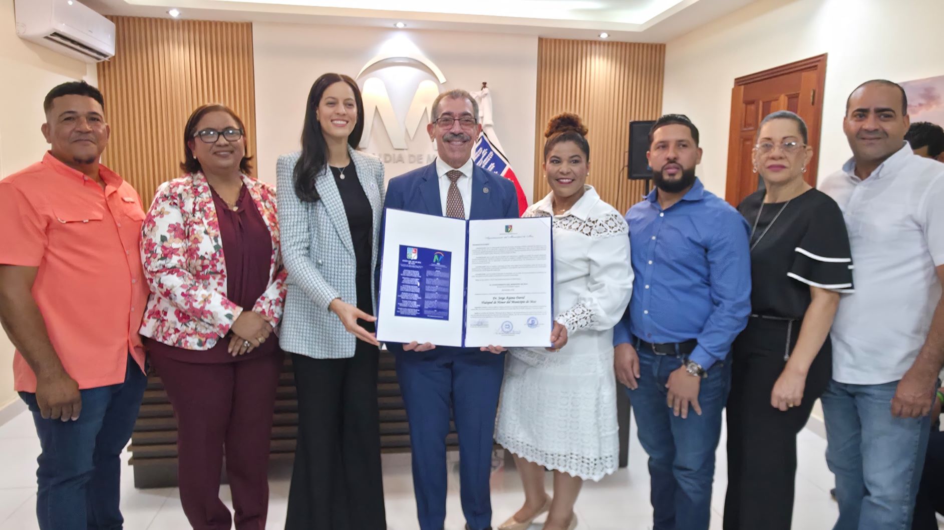 Municipio de Mao declara a Asjana David Persona Distinguida y reconoce su liderazgo académico y compromiso social