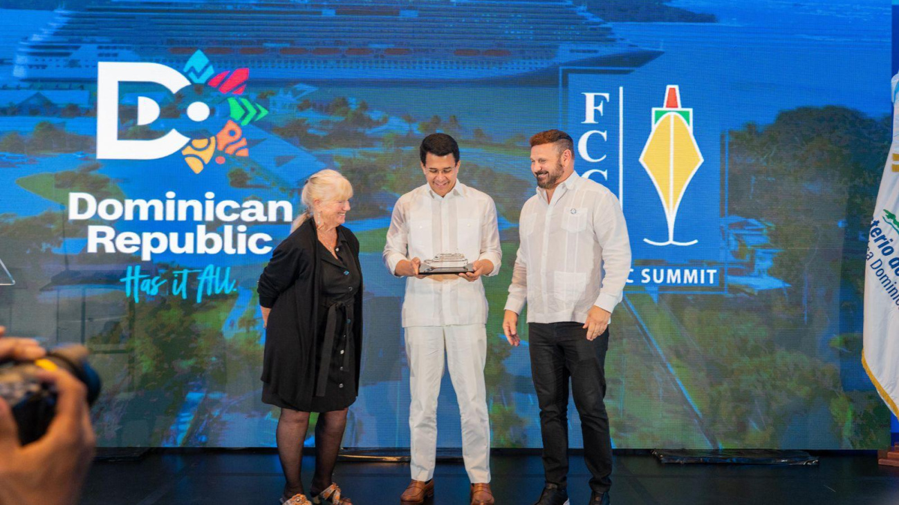 FCCA reconoce al ministro David Collado por su liderazgo en el crecimiento de la industria de cruceros de RD FCCA reconoce al ministro David Collado por su liderazgo en el crecimiento de la industria de cruceros de RD