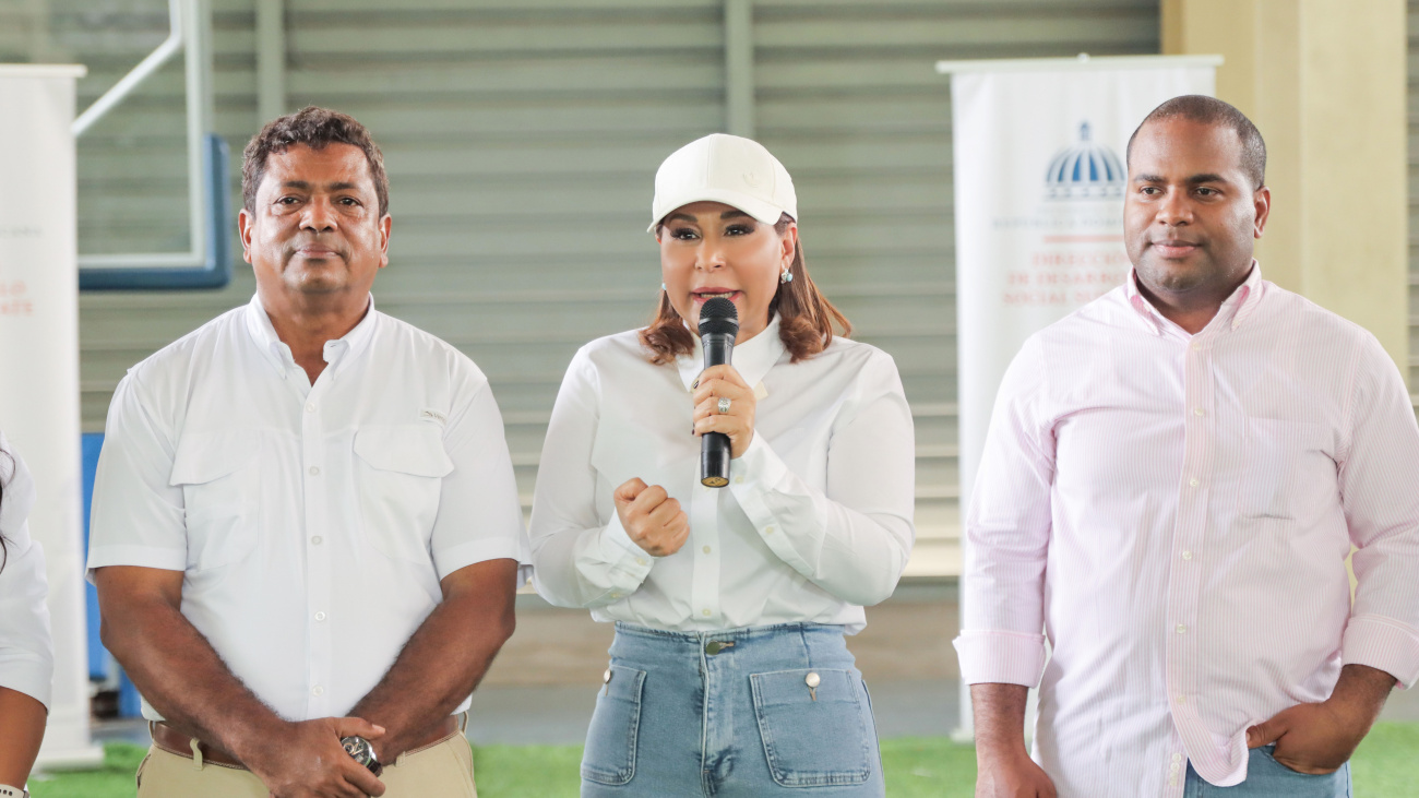 Supérate entrega Bono de Emergencia a más de 1,700 familias afectadas por las lluvias en el Gran Santo Domingo