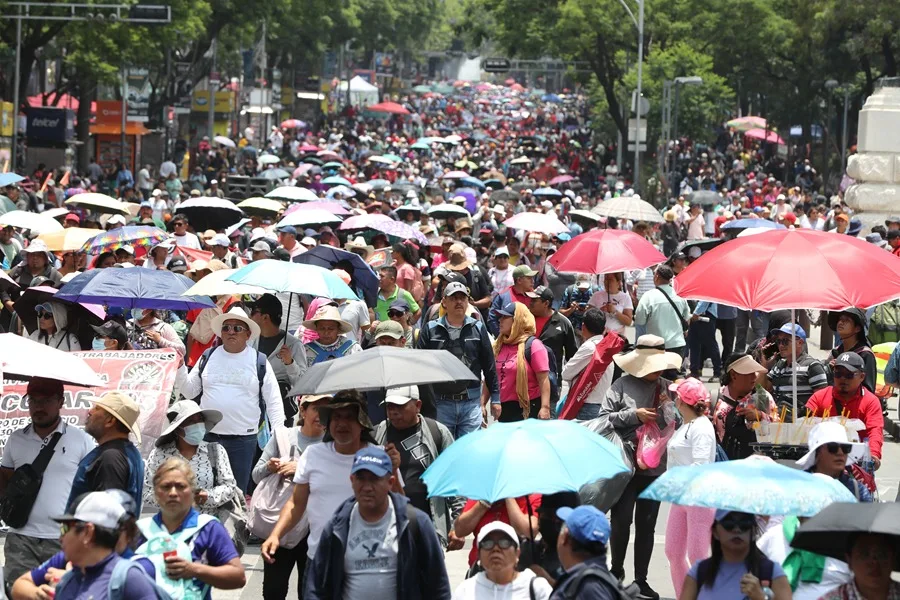 Miles de maestros se toman las calles del centro de Ciudad de México a 10 días del Mundial Miles de maestros se toman las calles del centro de Ciudad de México a 10 días del Mundial