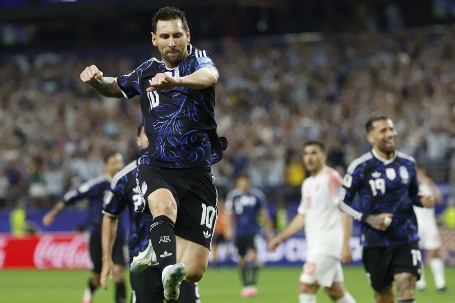 Argentina gana 1-3 a Jordania y Messi suma un gol en media hora de juego