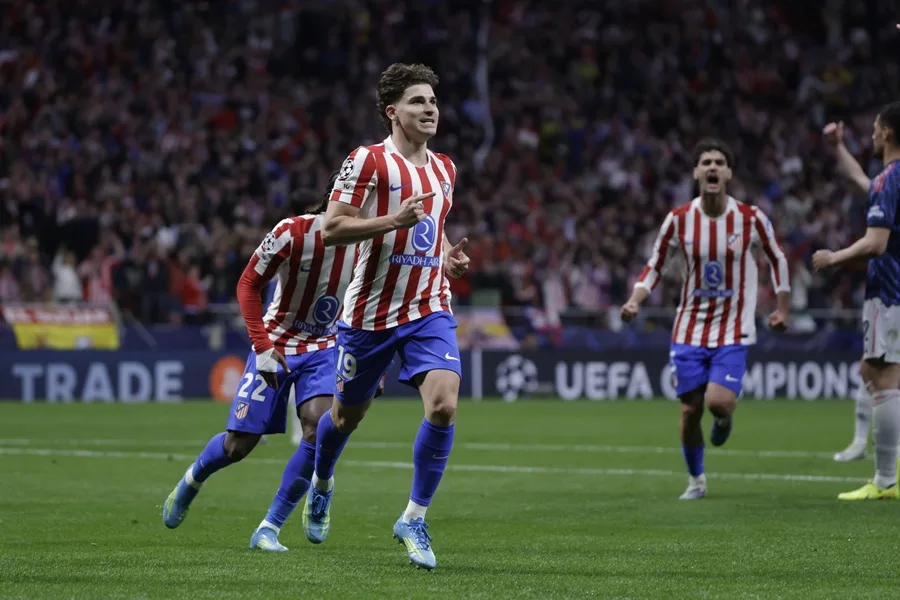 El Atlético se plantea denunciar al Barcelona ante la FIFA por Julián Alvarez