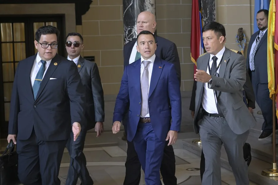 El presidente de Ecuador reduce el Gobierno al fusionar ministerios y secretarías