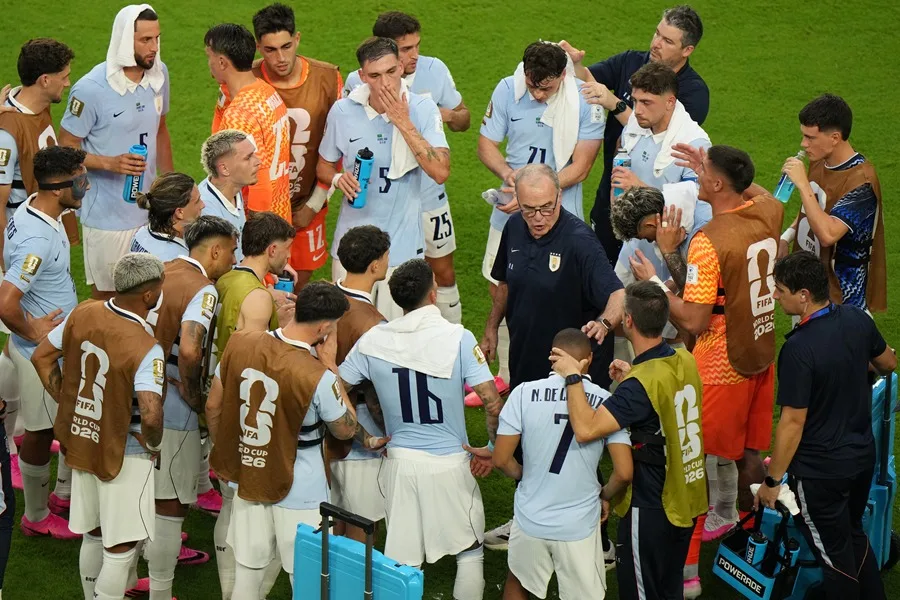 Marcelo Bielsa critica las pausas de hidratación en el Mundial: «Le quitan mucho al fútbol»