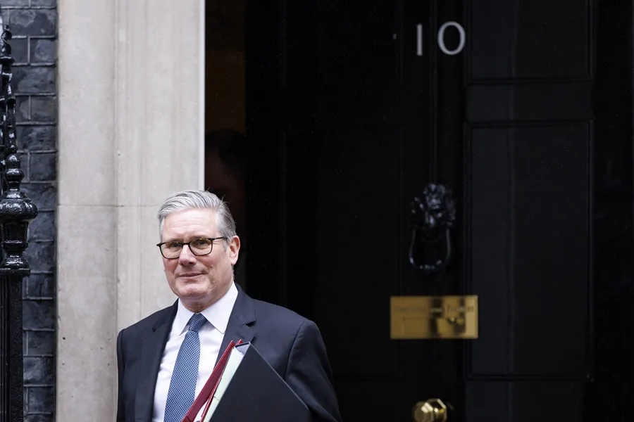 El primer ministro británico podría dimitir este lunes, según The Observer