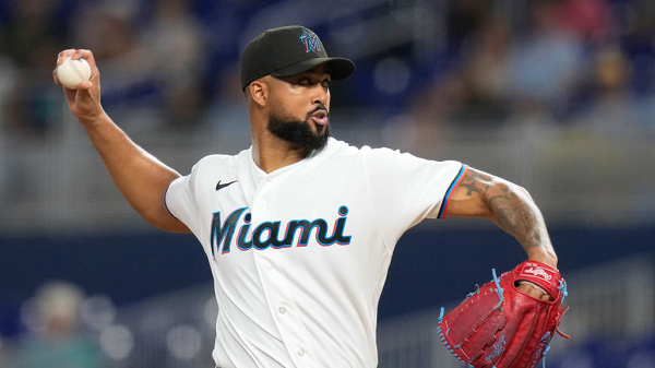 Sandy Alcántara hace historia con los Marlins al alcanzar 1,002 ponches de por vida Sandy Alcántara hace historia con los Marlins al alcanzar 1,002 ponches de por vida