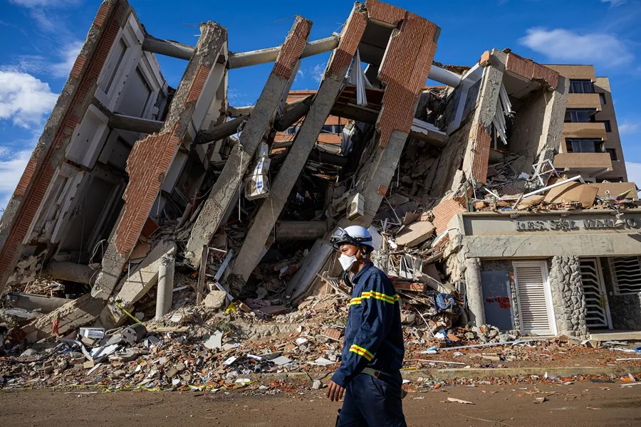 Venezuela informa del rescate de más de 6.400 personas tras los terremotos que han causado 1.943 muertos