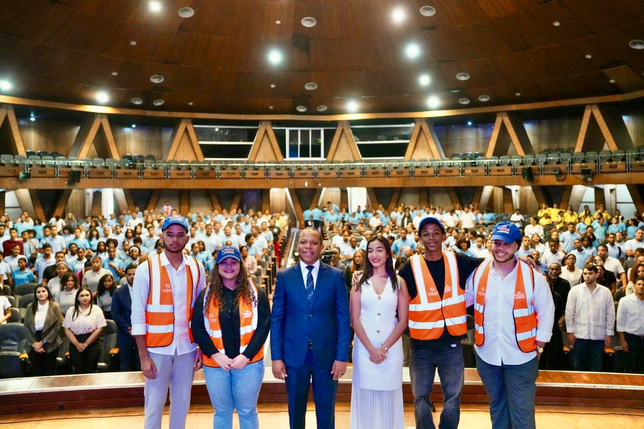 “Guardianes del Tránsito”: la iniciativa de Milton Morrison que lleva la educación vial a las aulas “Guardianes del Tránsito”: la iniciativa de Milton Morrison que lleva la educación vial a las aulas