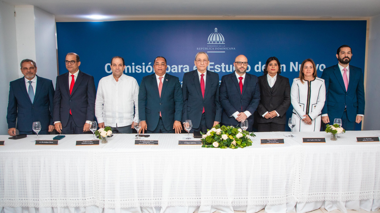 Comisión recomienda al presidente Luis Abinader construir nuevo estadio de béisbol en Ensanche La Fe con estándares de Grandes Ligas Comisión recomienda al presidente Luis Abinader construir nuevo estadio de béisbol en Ensanche La Fe con estándares de Grandes Ligas