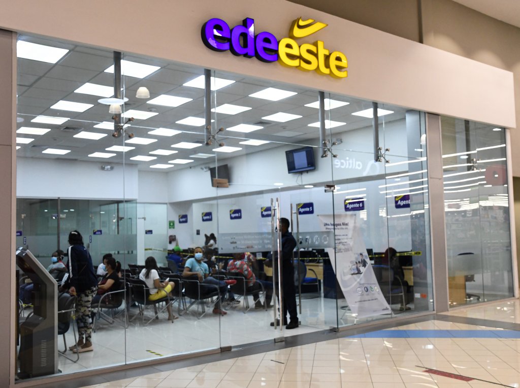Edeeste recomienda evitar volar chichiguas en zonas cableadas y no usar equipos electrónicos mientras están siendo cargados Edeeste recomienda evitar volar chichiguas en zonas cableadas y no usar equipos electrónicos mientras están siendo cargados