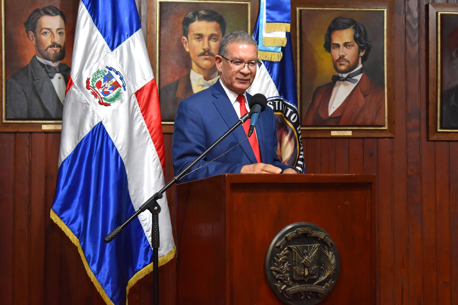 Instituto Duartiano accionará legalmente por ultraje a la bandera nacional