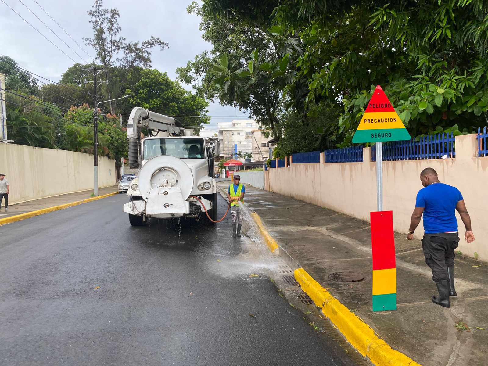 Alcaldía del DN refuerza operativos para mitigar efectos de vaguada y onda tropical