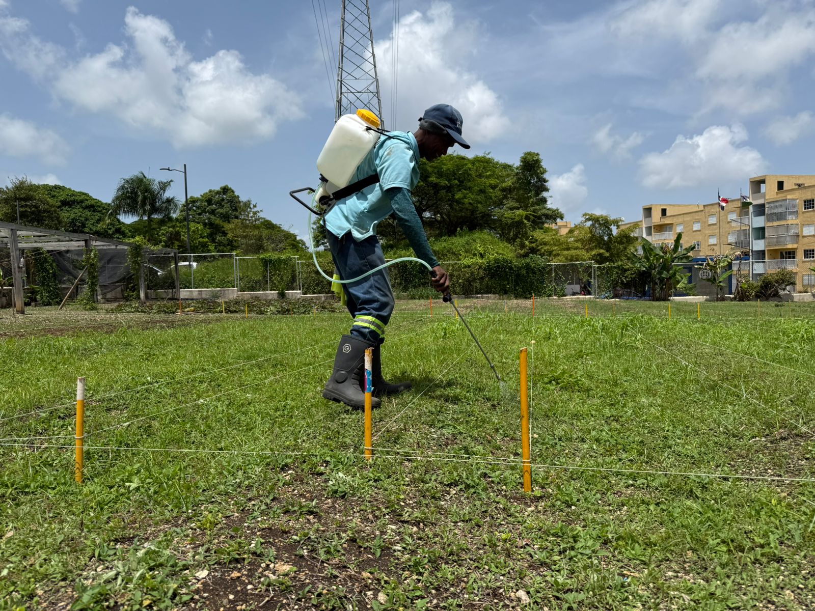 RESIDE y Ministerio de Agricultura impulsan rehabilitación de huerto comunitario para fortalecer la huertoterapia