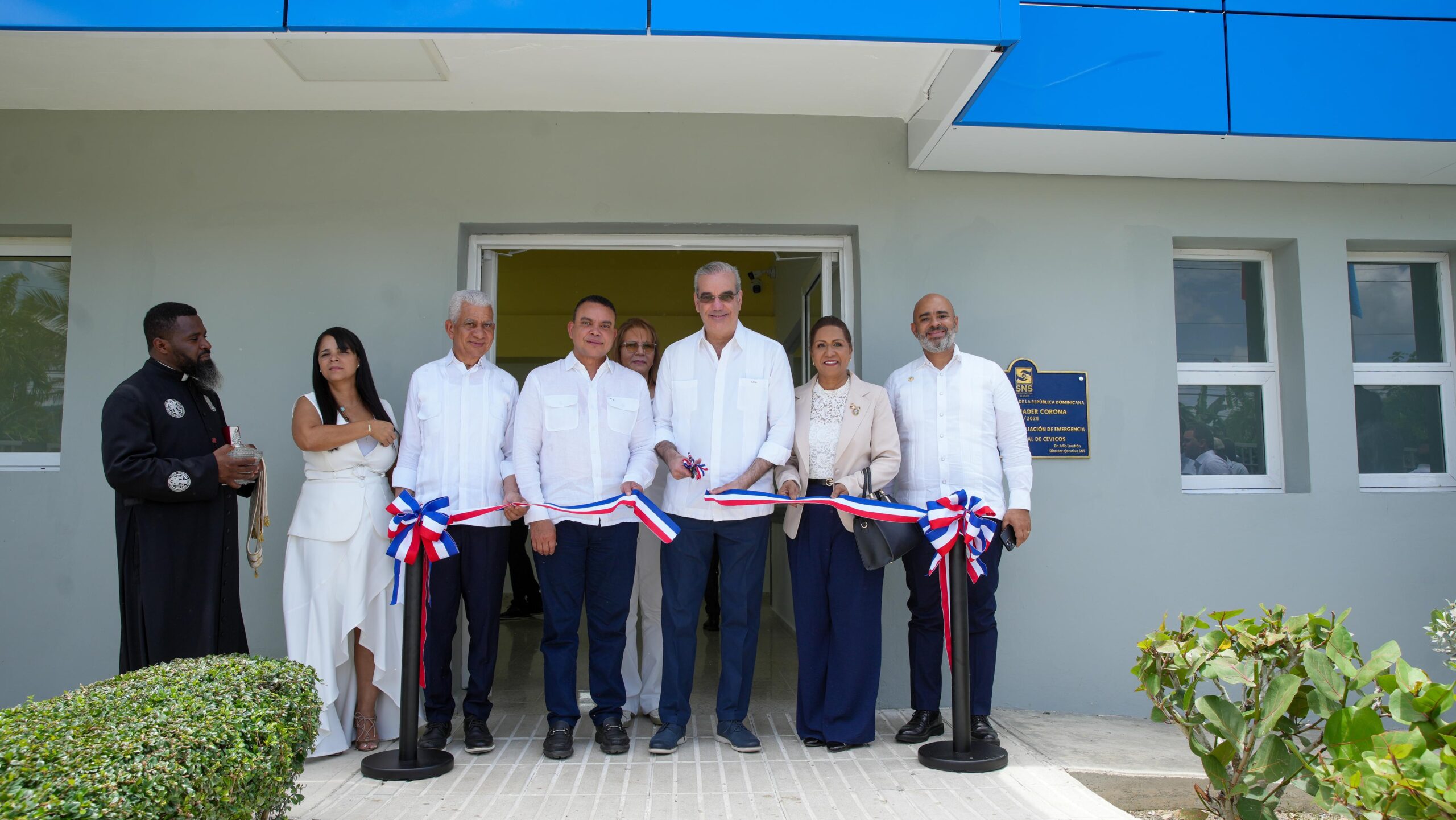 Presidente Abinader entrega remozamiento general y moderna área de Emergencia del hospital municipal de Cevicos Presidente Abinader entrega remozamiento general y moderna área de Emergencia del hospital municipal de Cevicos