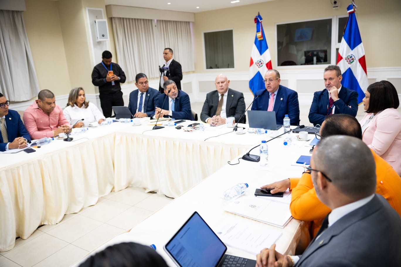 Ministro Magín Díaz afirma que más del 90 % de recaudación provendrá de la población más rica