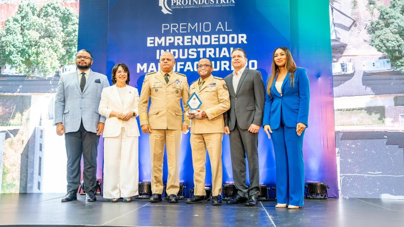 Proindustria reconoce al Ministerio de Defensa por sus aportes a la innovación y al desarrollo industrial de la República Dominicana Proindustria reconoce al Ministerio de Defensa por sus aportes a la innovación y al desarrollo industrial de la República Dominicana