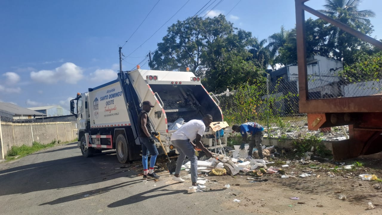 Alcaldía de Santo Domingo Oeste mantiene operativo de recogida de residuos sólidos