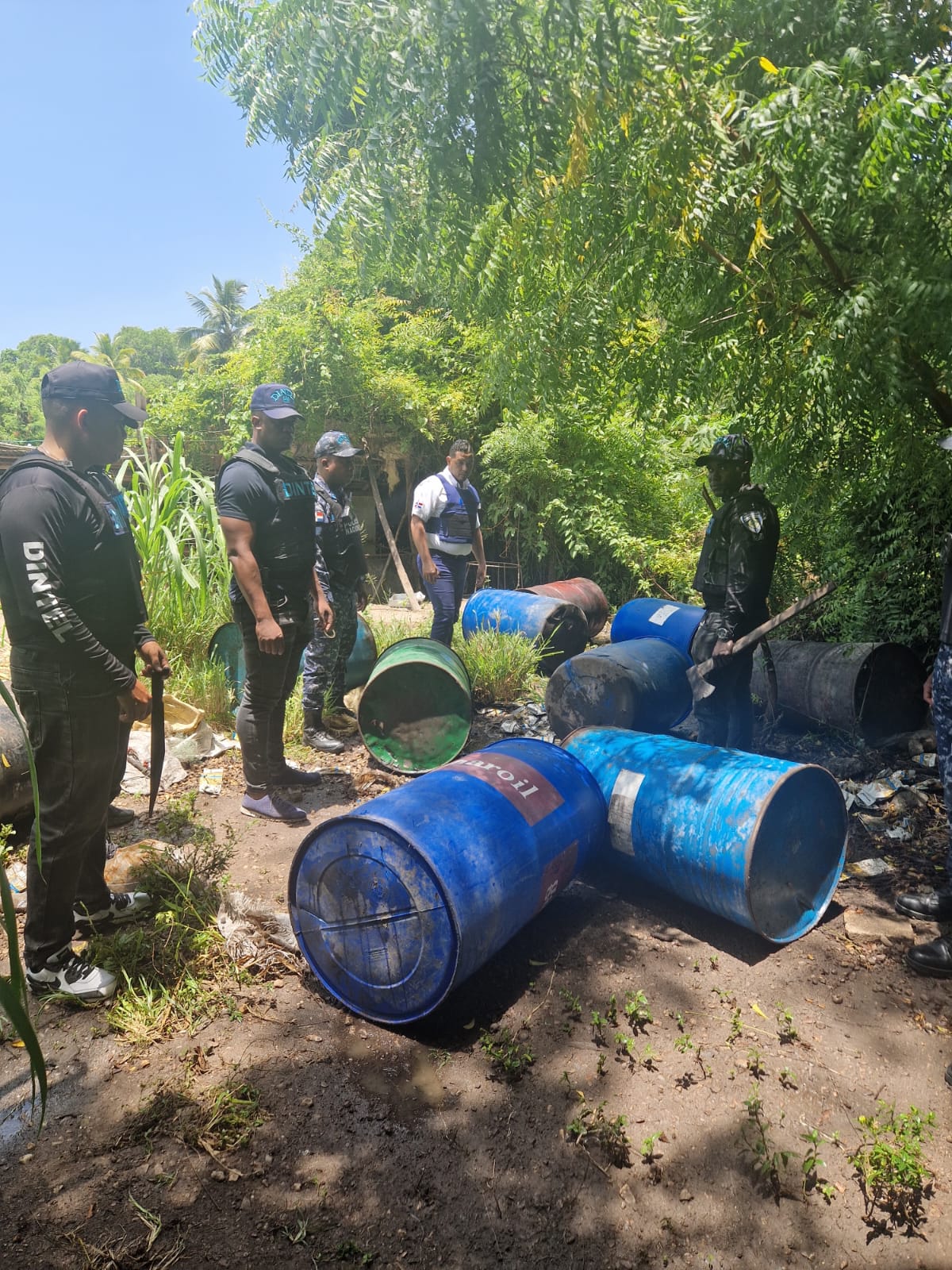 Ministerio Público desmantela fábrica clandestina de alcohol casero en Azua