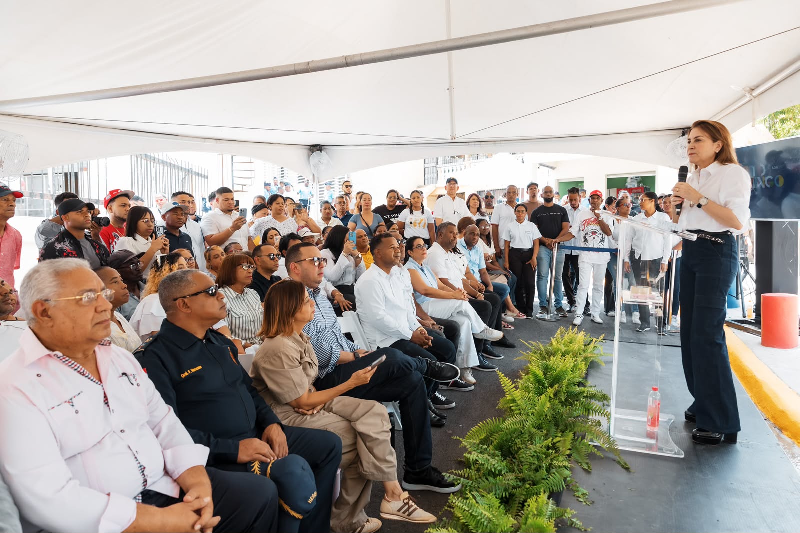 Carolina Mejía transforma vertedero en nuevo parque Monumental, impactando en la calidad de vida en Los Girasoles