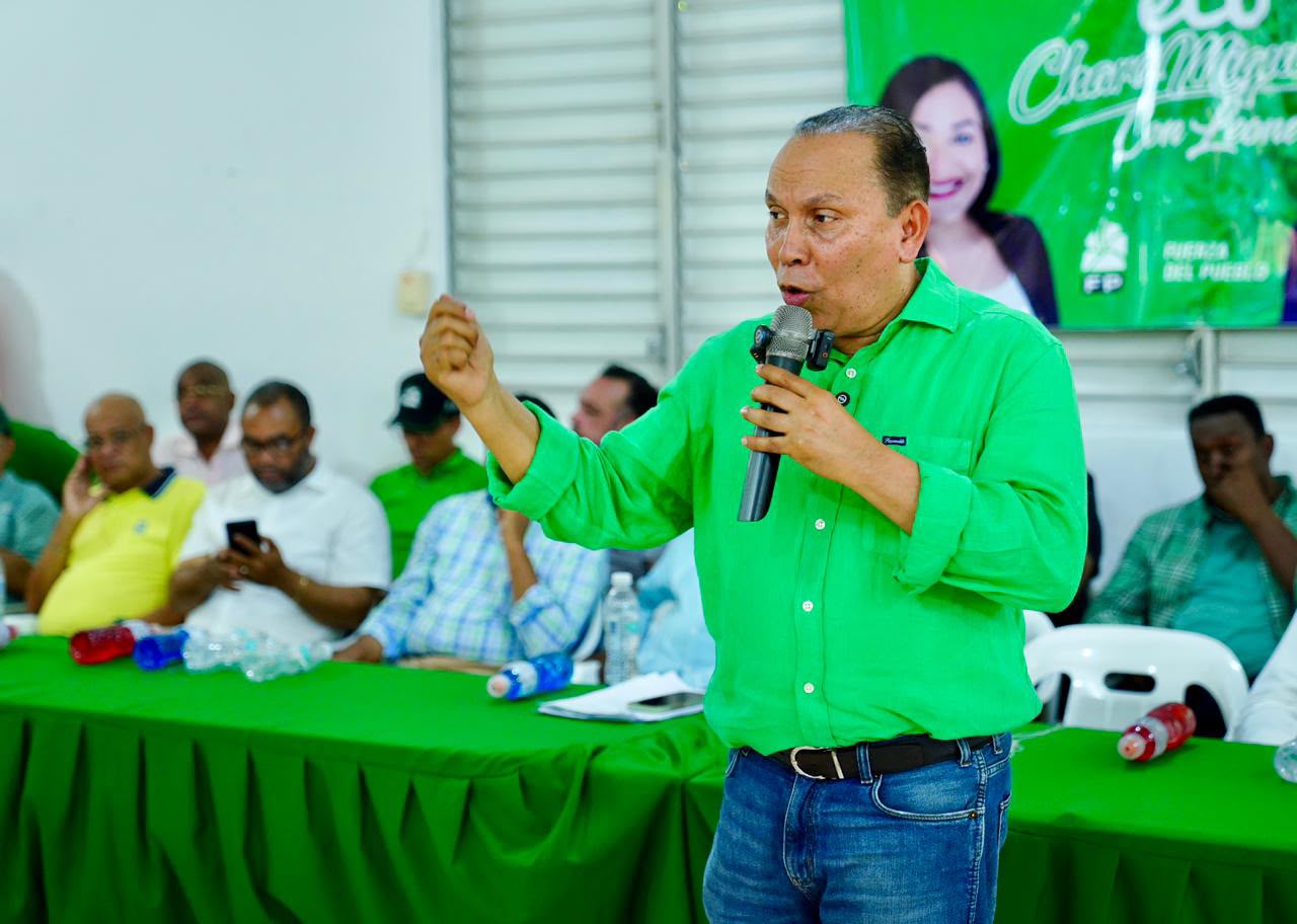 Gobierno aprobó reforma en tiempo récord para golpear al pueblo y seguir pagando botellas, afirma Radhamés Jiménez