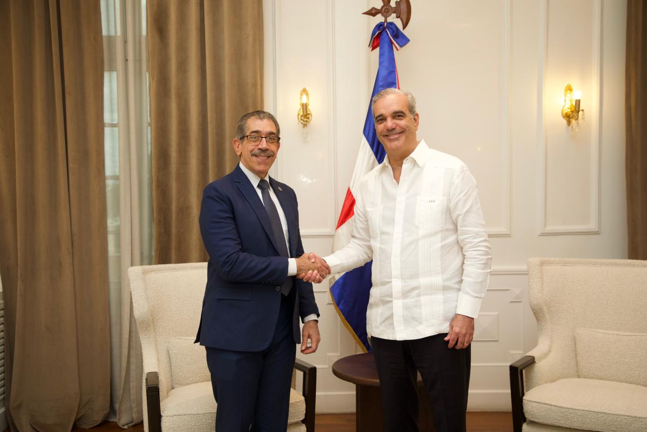 Presidente Abinader recibe en el Palacio Nacional al nuevo rector electo de la UASD, Jorge Asjana David Presidente Abinader recibe en el Palacio Nacional al nuevo rector electo de la UASD, Jorge Asjana David