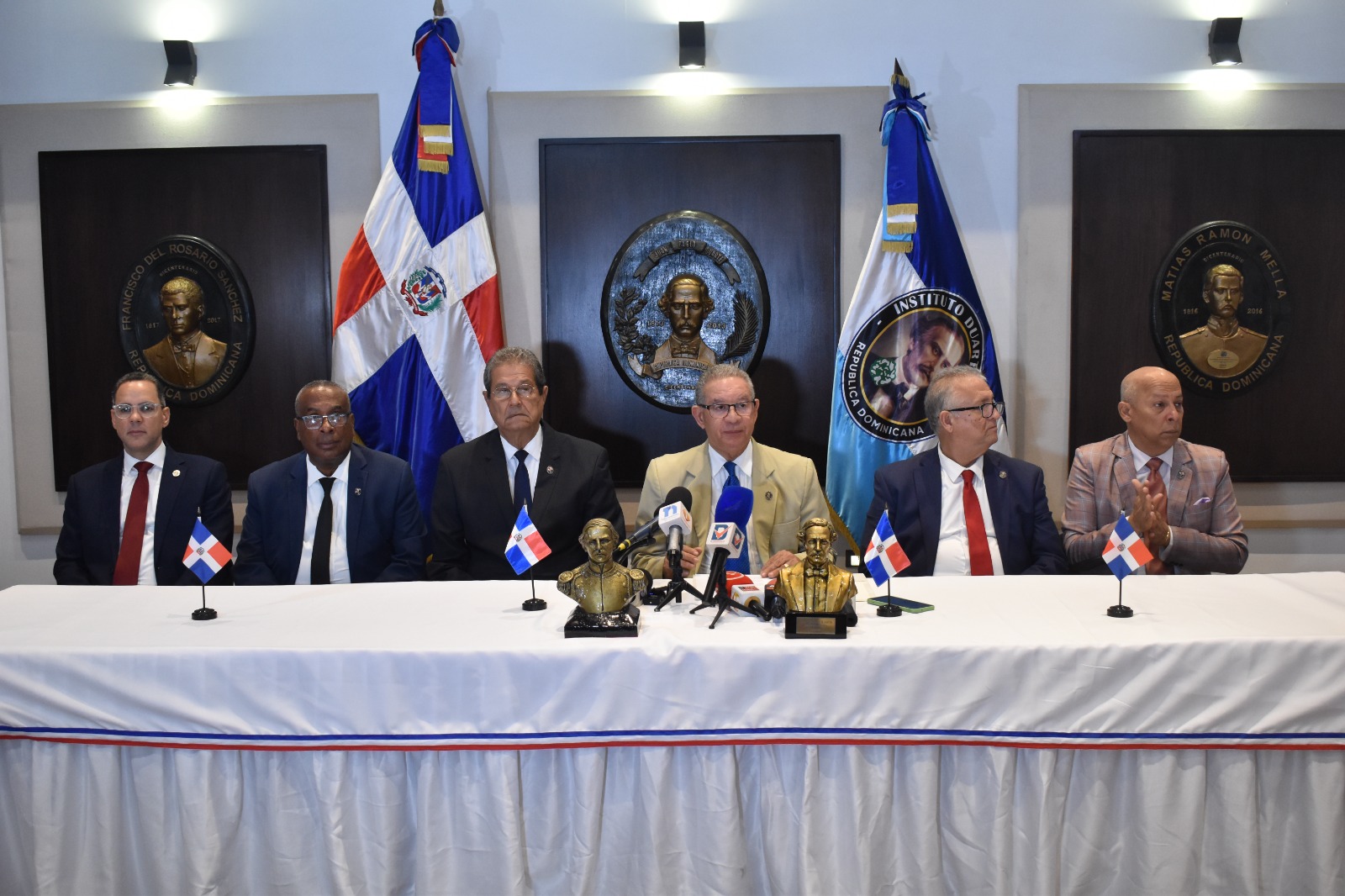 Instituto Duartiano pide priorizar a estudiantes dominicanos ante ocupación de cupos por extranjeros