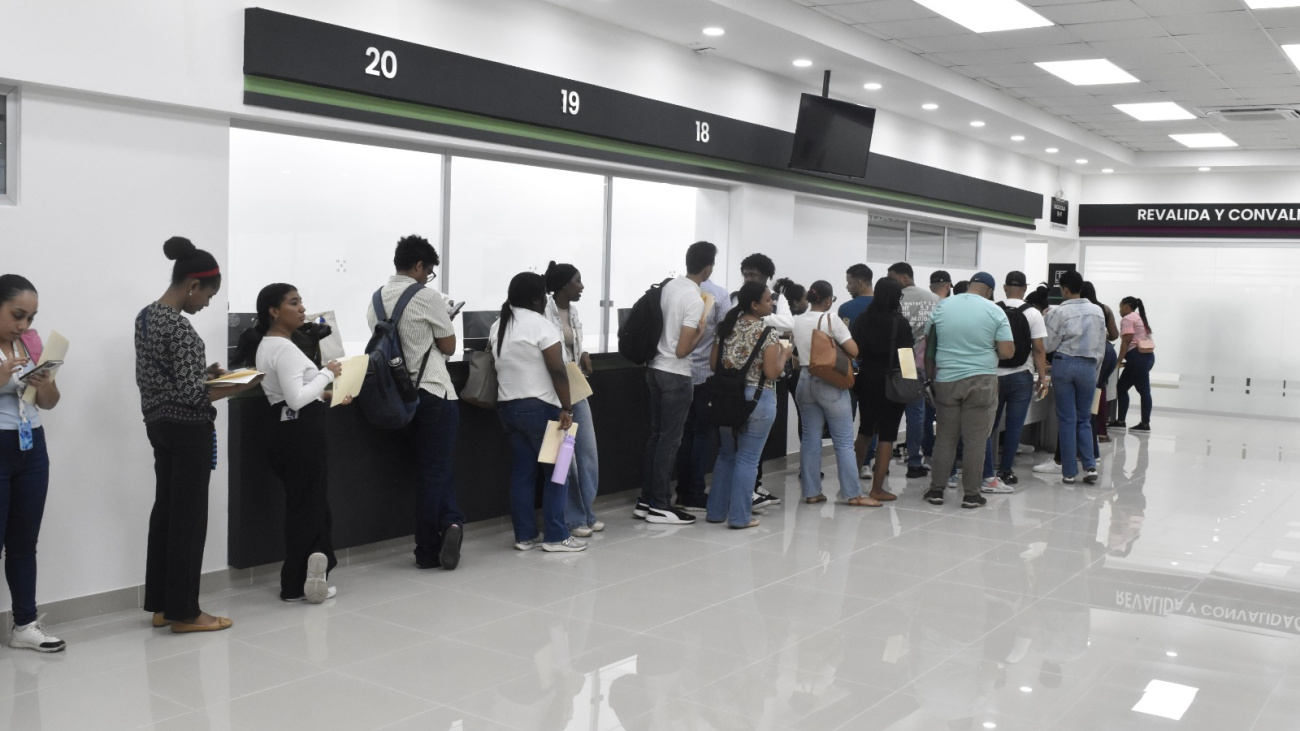 Mescyt garantiza continuidad de becas a 886 estudiantes de la UASD tras jornada de actualización de expedientes
