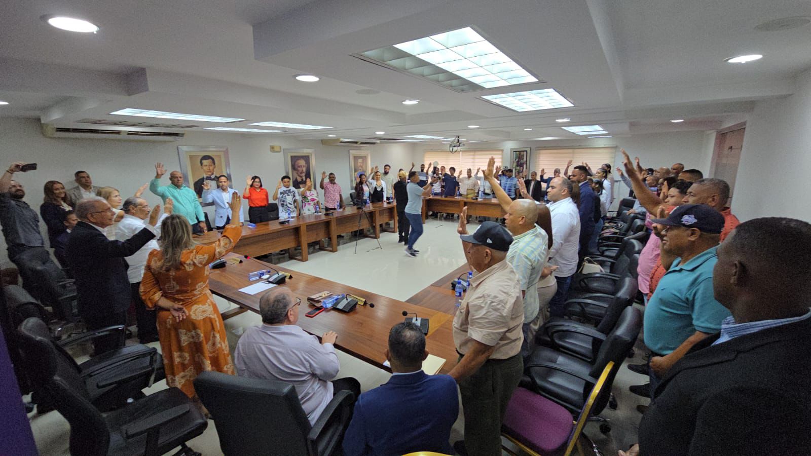 Danilo Medina juramenta a exdiputada Ivannia Rivera y a decenas de dirigentes de Puerto Plata en nueva ola de retornos al PLD