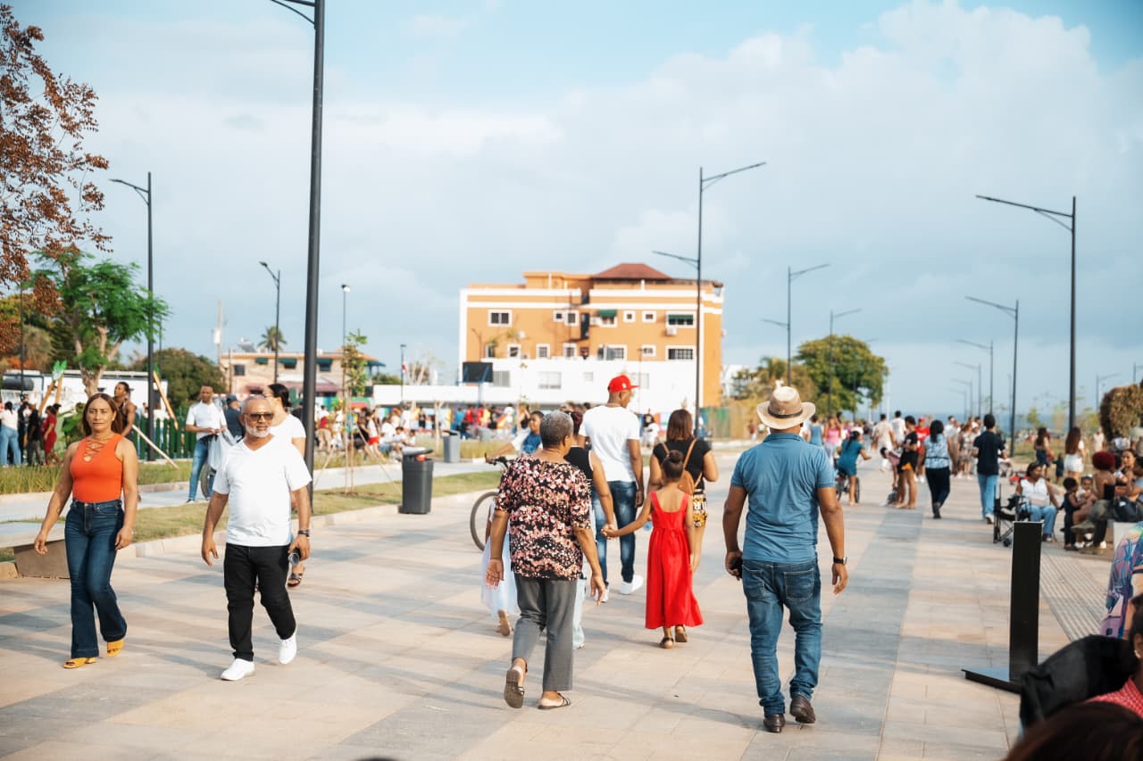 Ciudadanos respaldan visión transformadora de Carolina al convertir Paseo 30 de Mayo en símbolo capitaleño