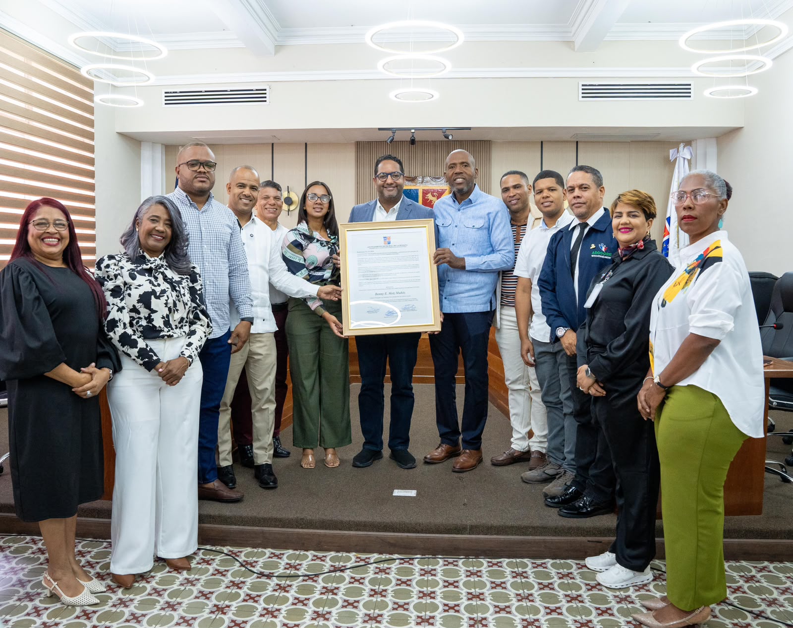 Concejo de Regidores de La Romana distingue a Benny Metz