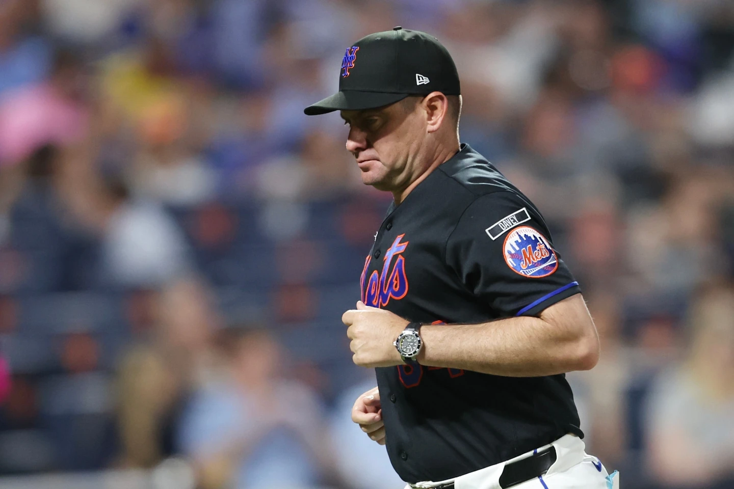 Los Mets, últimos en la clasificación, despiden al mánager Carlos Mendoza y lo reemplazan con Andy Green.
