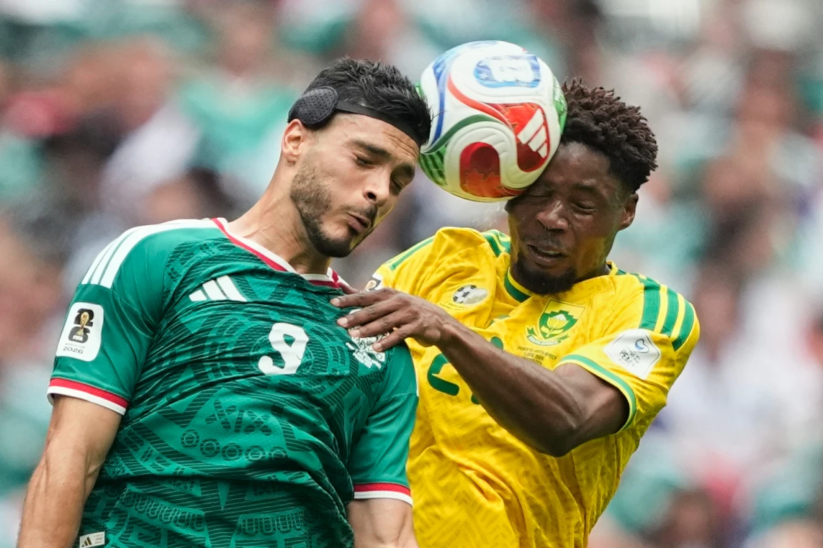 México arranca con fuerza en el Mundial con una victoria por 2-0 sobre Sudáfrica en el partido inaugural México arranca con fuerza en el Mundial con una victoria por 2-0 sobre Sudáfrica en el partido inaugural