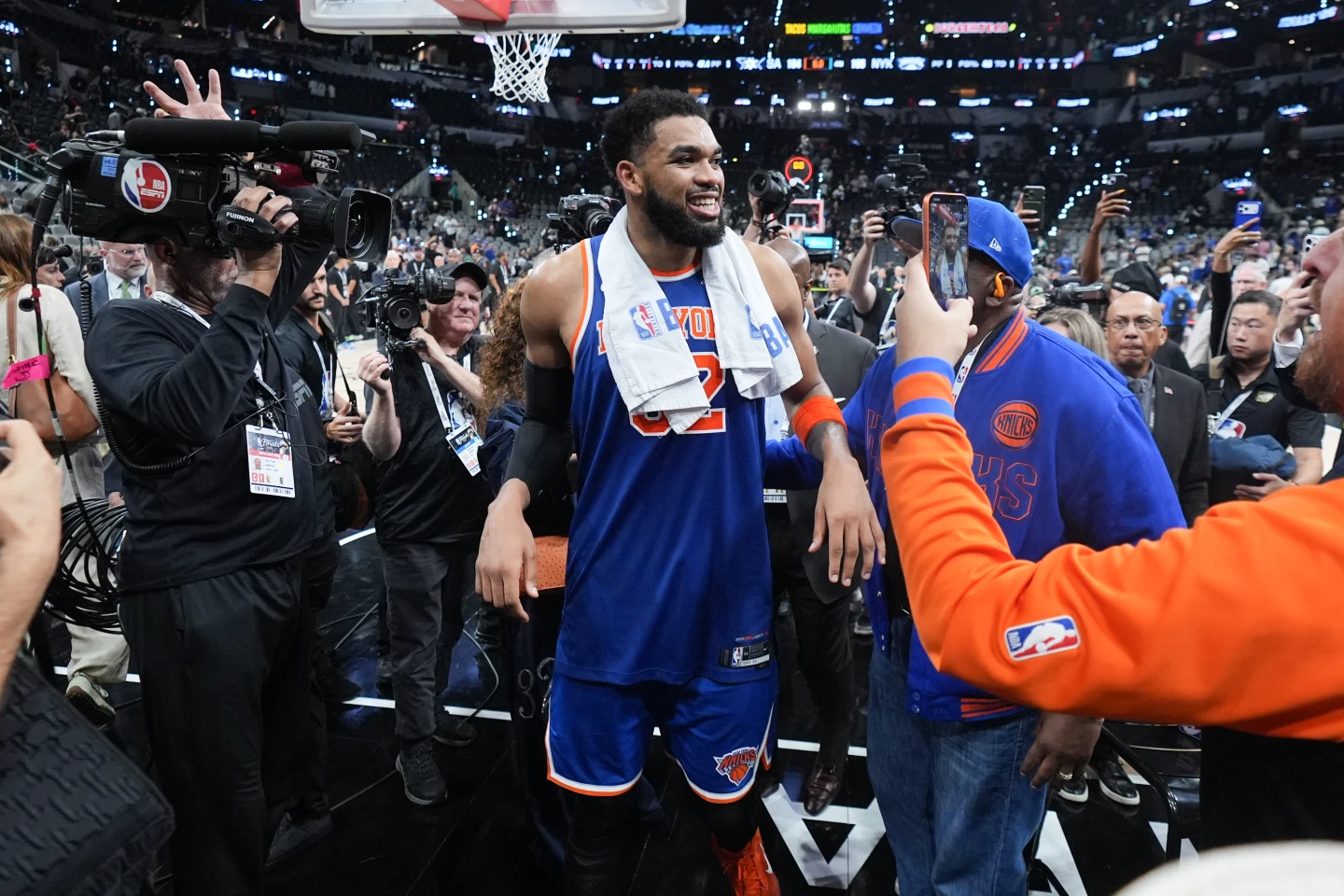 Wemby falla en el último segundo, los Knicks vencen a los Spurs 105-104 y se ponen 2-0 arriba en las Finales de la NBA.